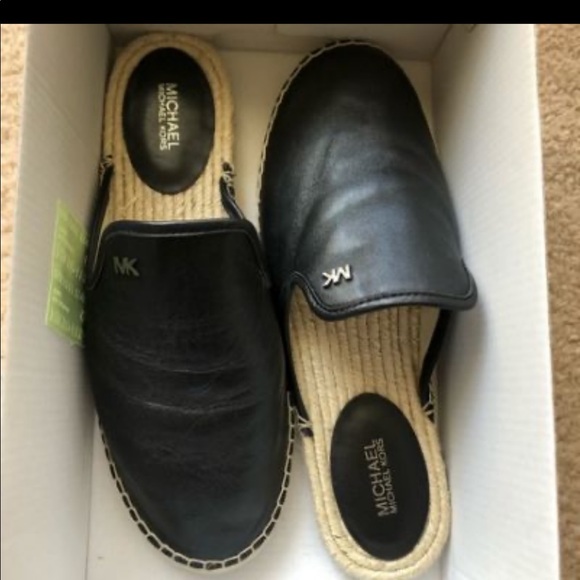 Michael Kors NWOT Navy Leather Hastings Mule - Picture 7 of 8